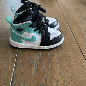 Jordan AJ 1 Mid
